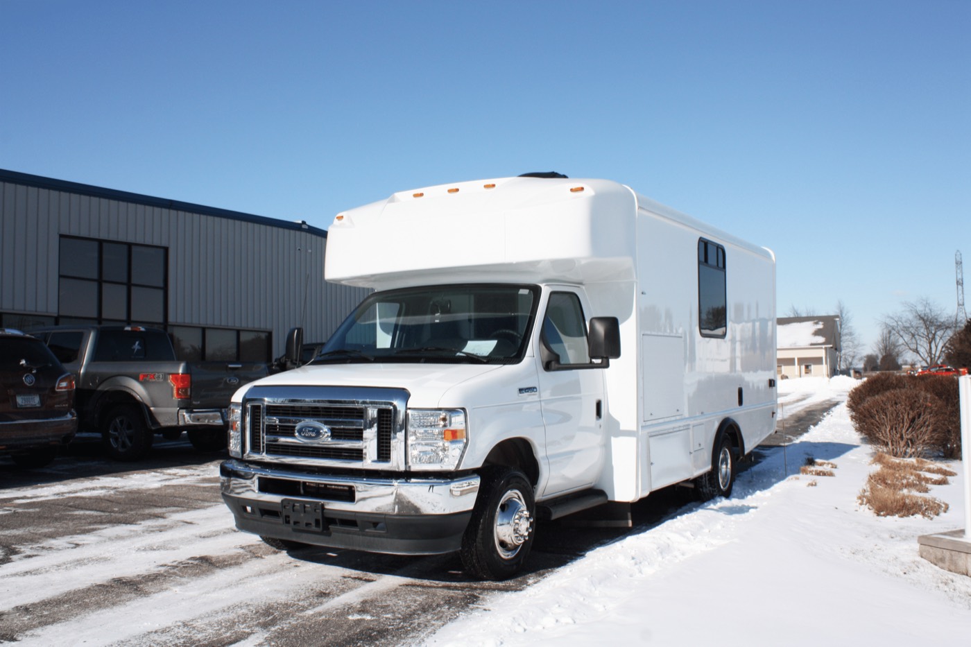 Pre-owned Wag'n Tails grooming van inventory