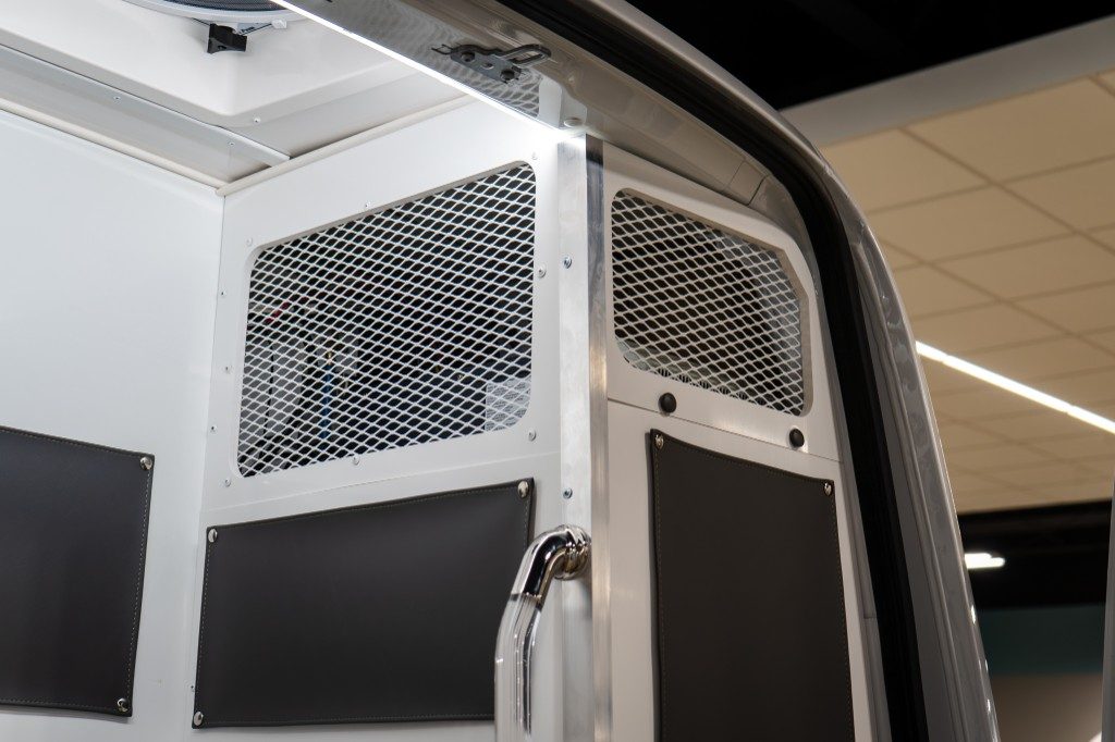 Rear ventilation mesh panels