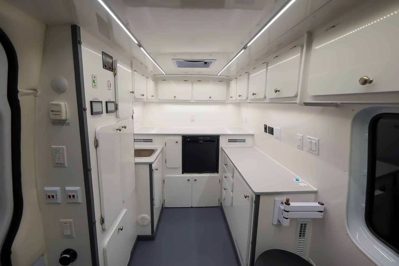 Supreme Vet Sprinter clinic exterior